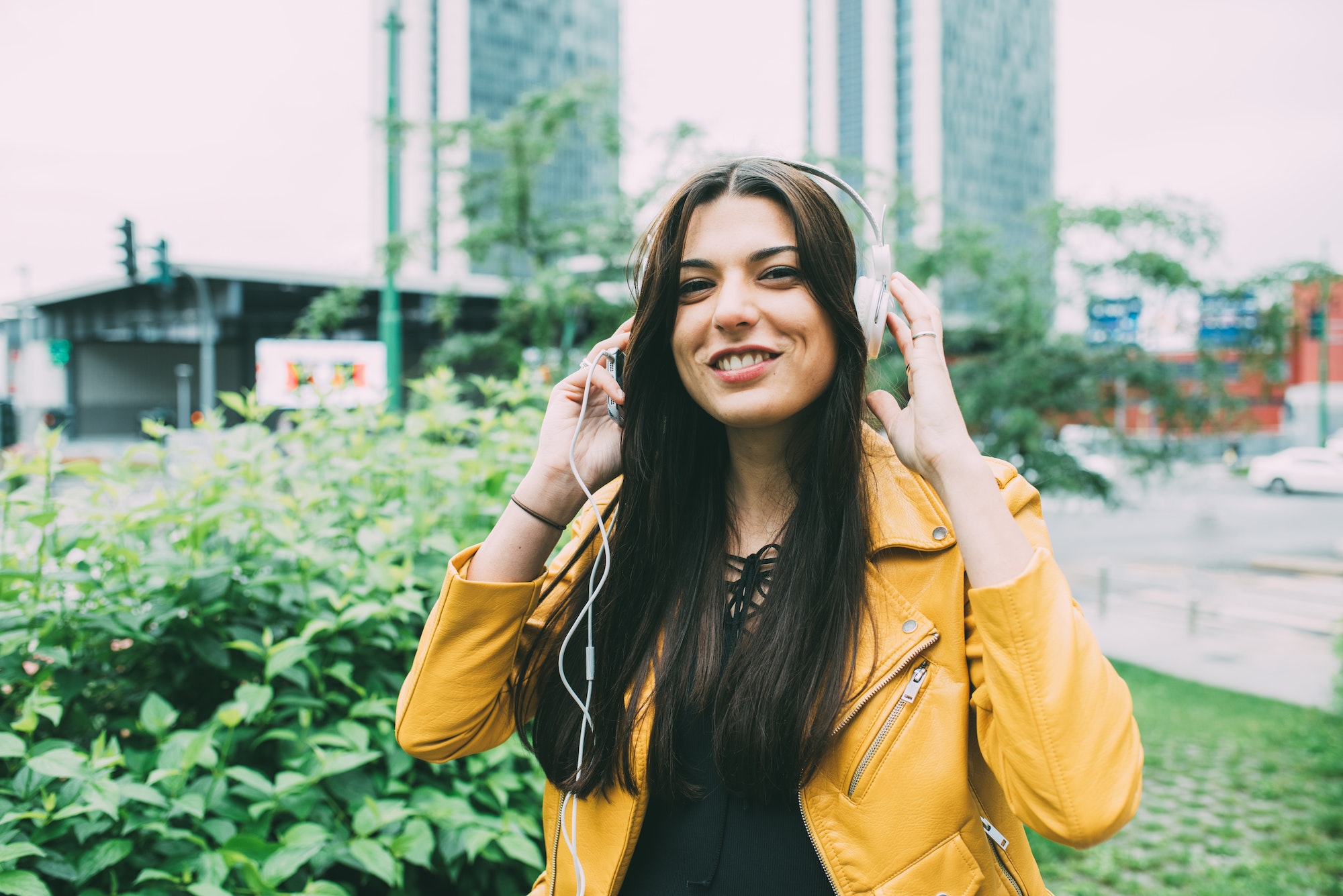 Young woman outdoor listening music